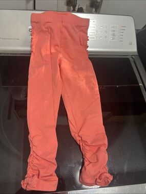 Girls 4t orange pink - coral color leggings pants buttons ruffle butt